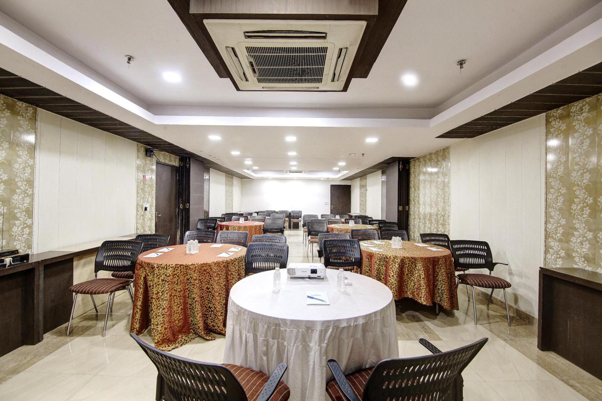 Hotel Good Times Near Ganga Ram Hospital And Karol Bagh Metro Delhi  Exterior photo