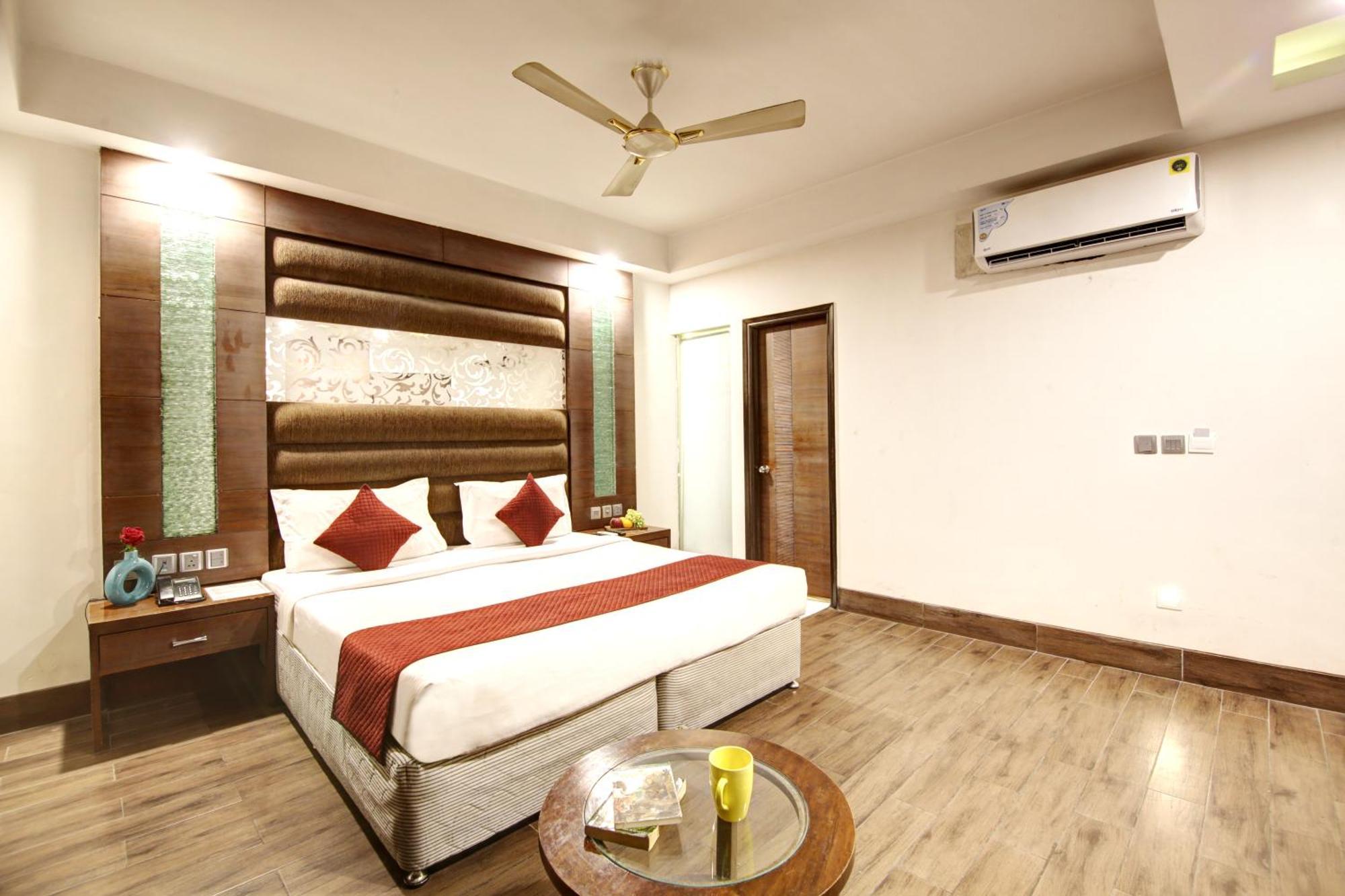 Hotel Good Times Near Ganga Ram Hospital And Karol Bagh Metro Delhi  Exterior photo