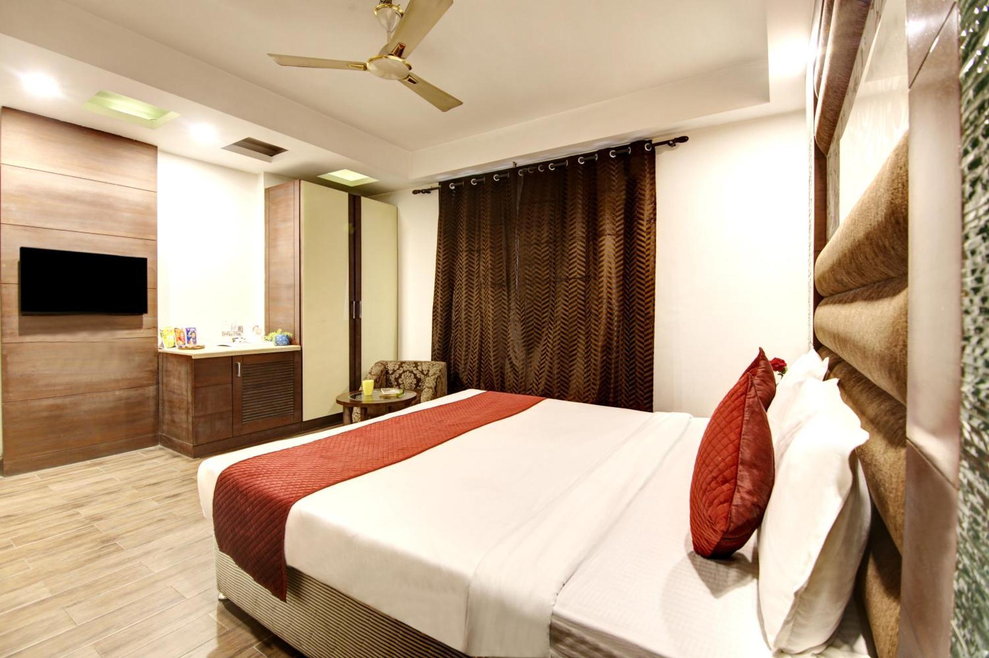 Hotel Good Times Near Ganga Ram Hospital And Karol Bagh Metro Delhi  Exterior photo
