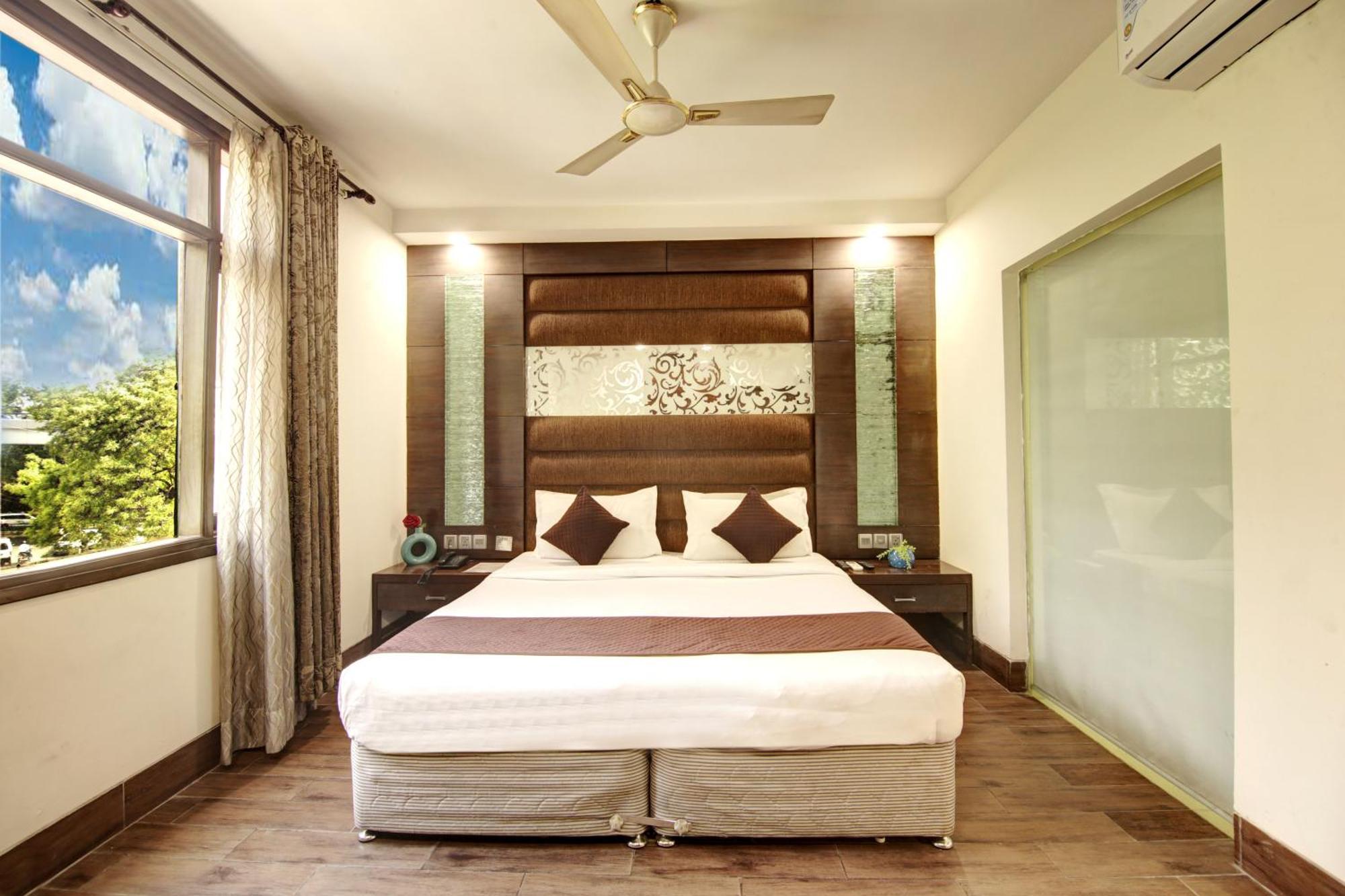 Hotel Good Times Near Ganga Ram Hospital And Karol Bagh Metro Delhi  Exterior photo