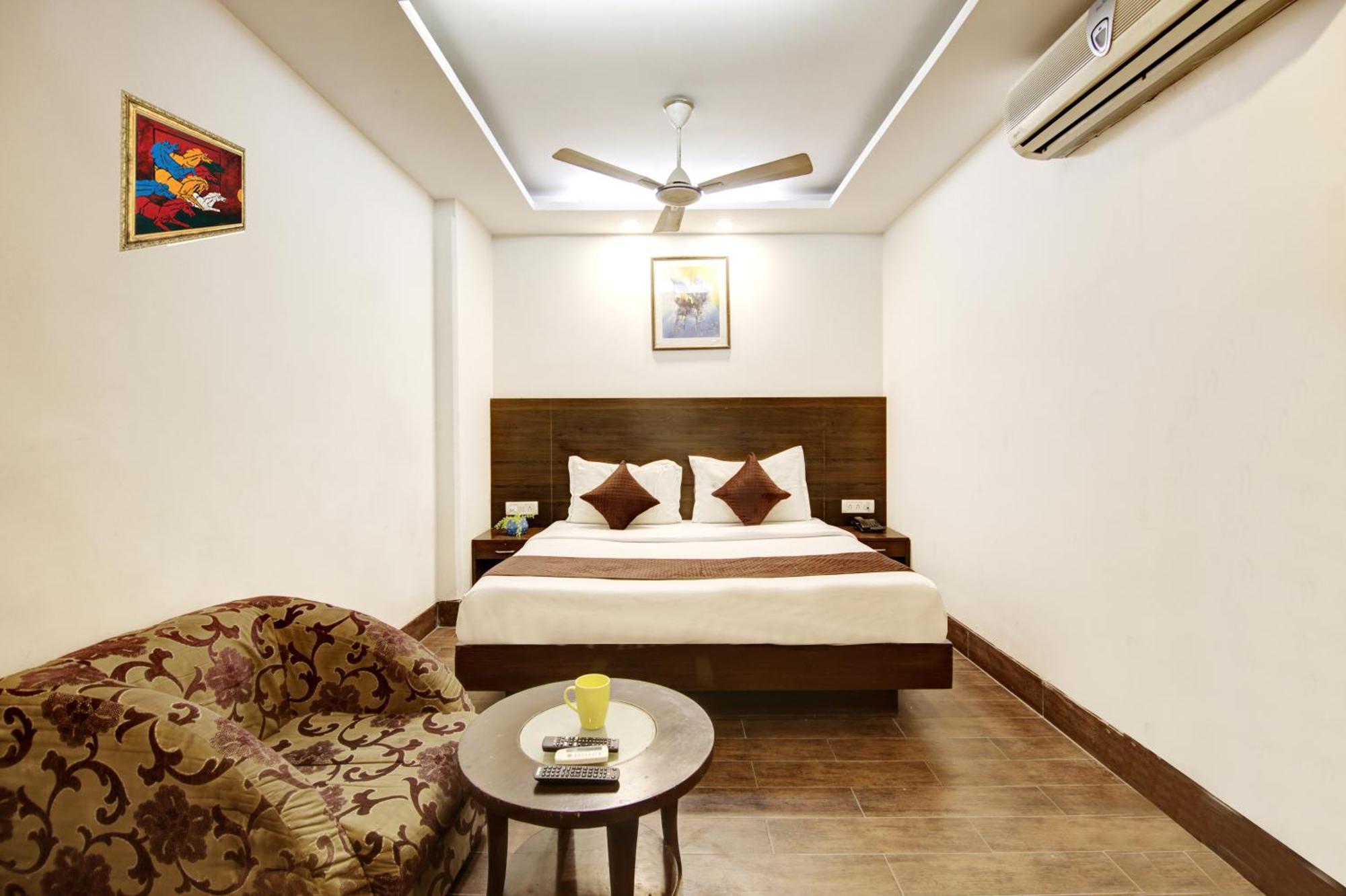 Hotel Good Times Near Ganga Ram Hospital And Karol Bagh Metro Delhi  Exterior photo