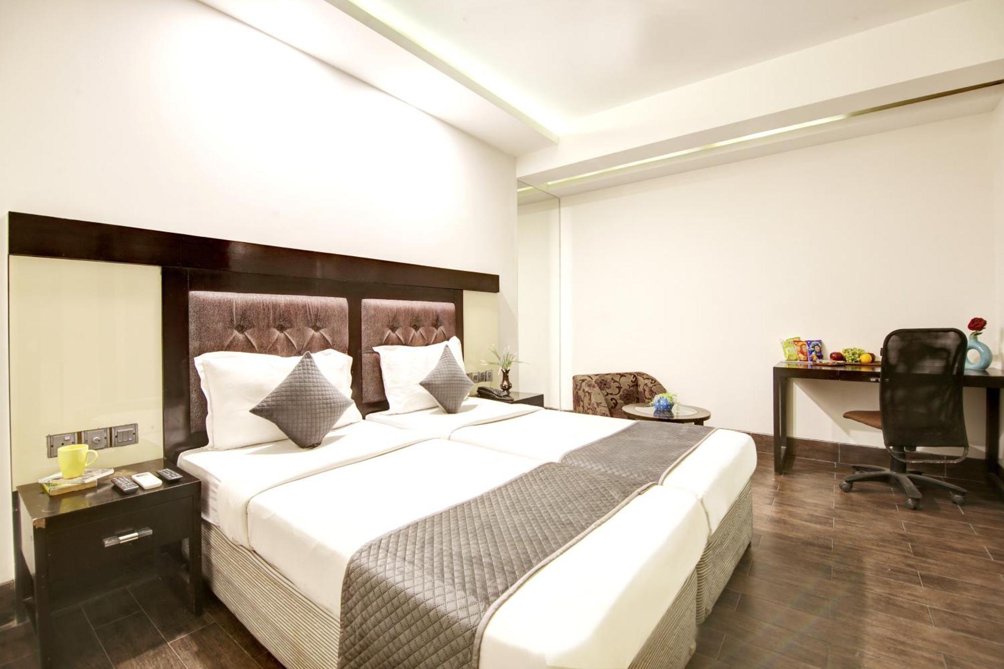 Hotel Good Times Near Ganga Ram Hospital And Karol Bagh Metro Delhi  Exterior photo
