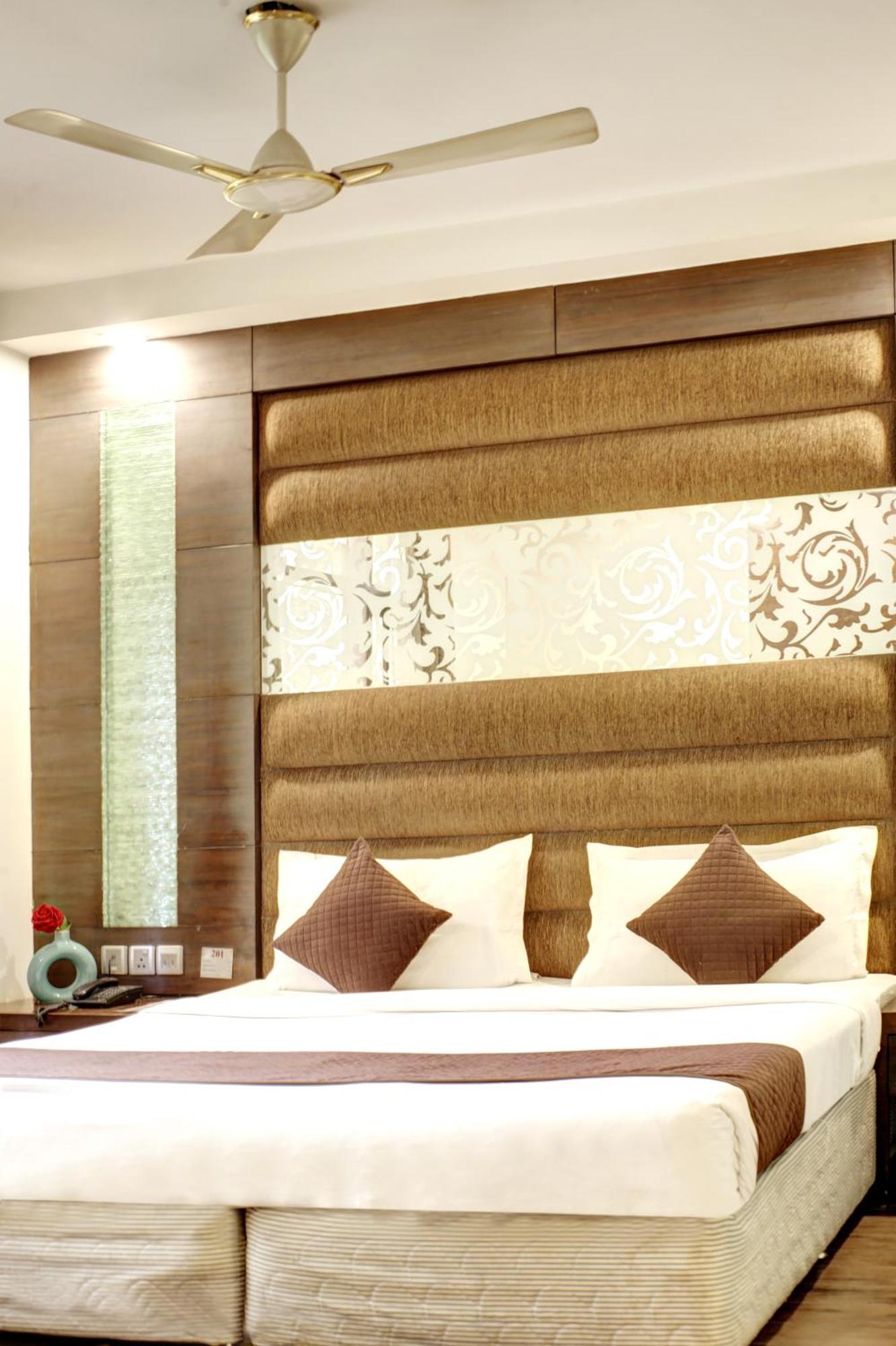 Hotel Good Times Near Ganga Ram Hospital And Karol Bagh Metro Delhi  Exterior photo