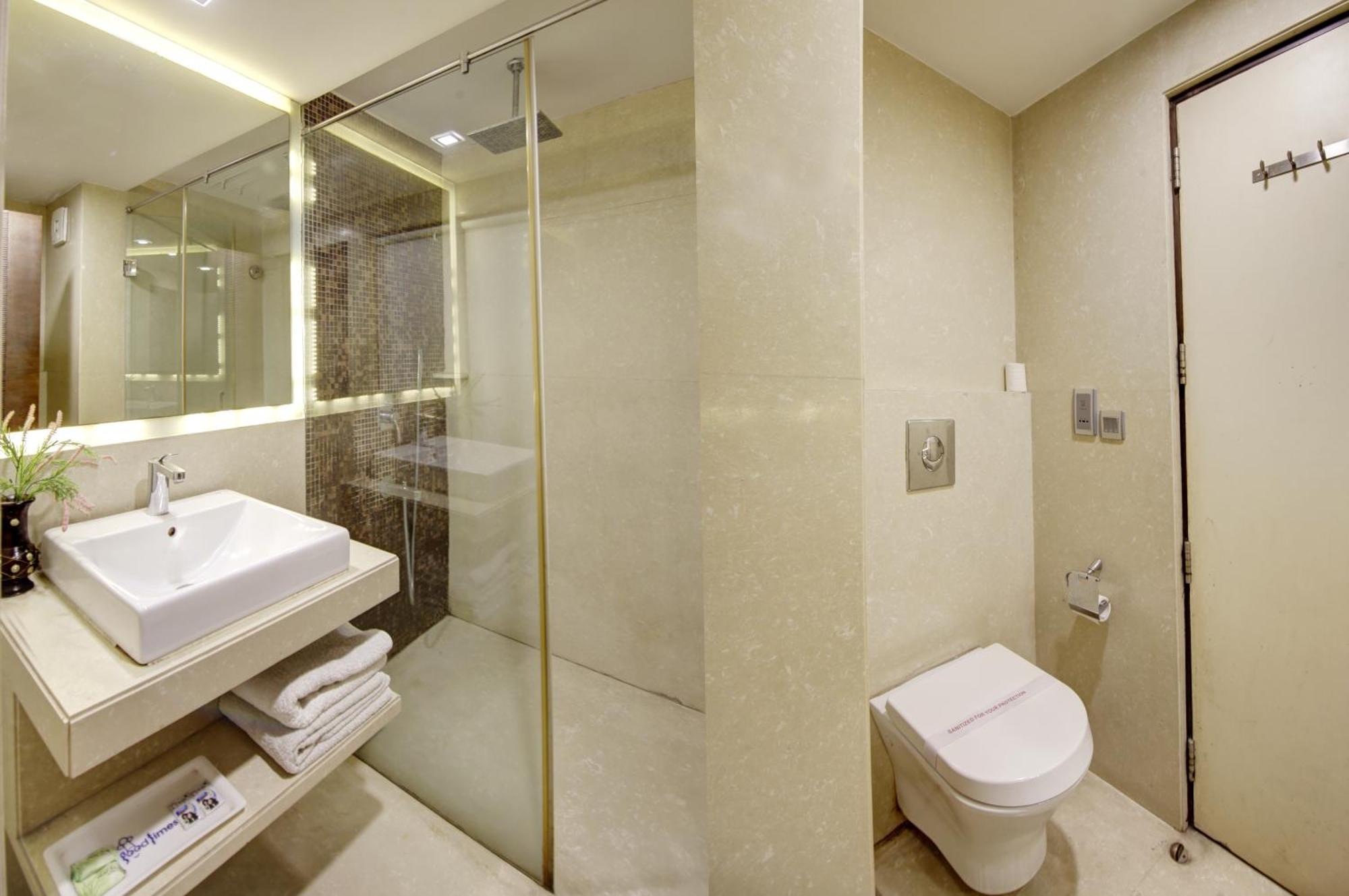 Hotel Good Times Near Ganga Ram Hospital And Karol Bagh Metro Delhi  Exterior photo