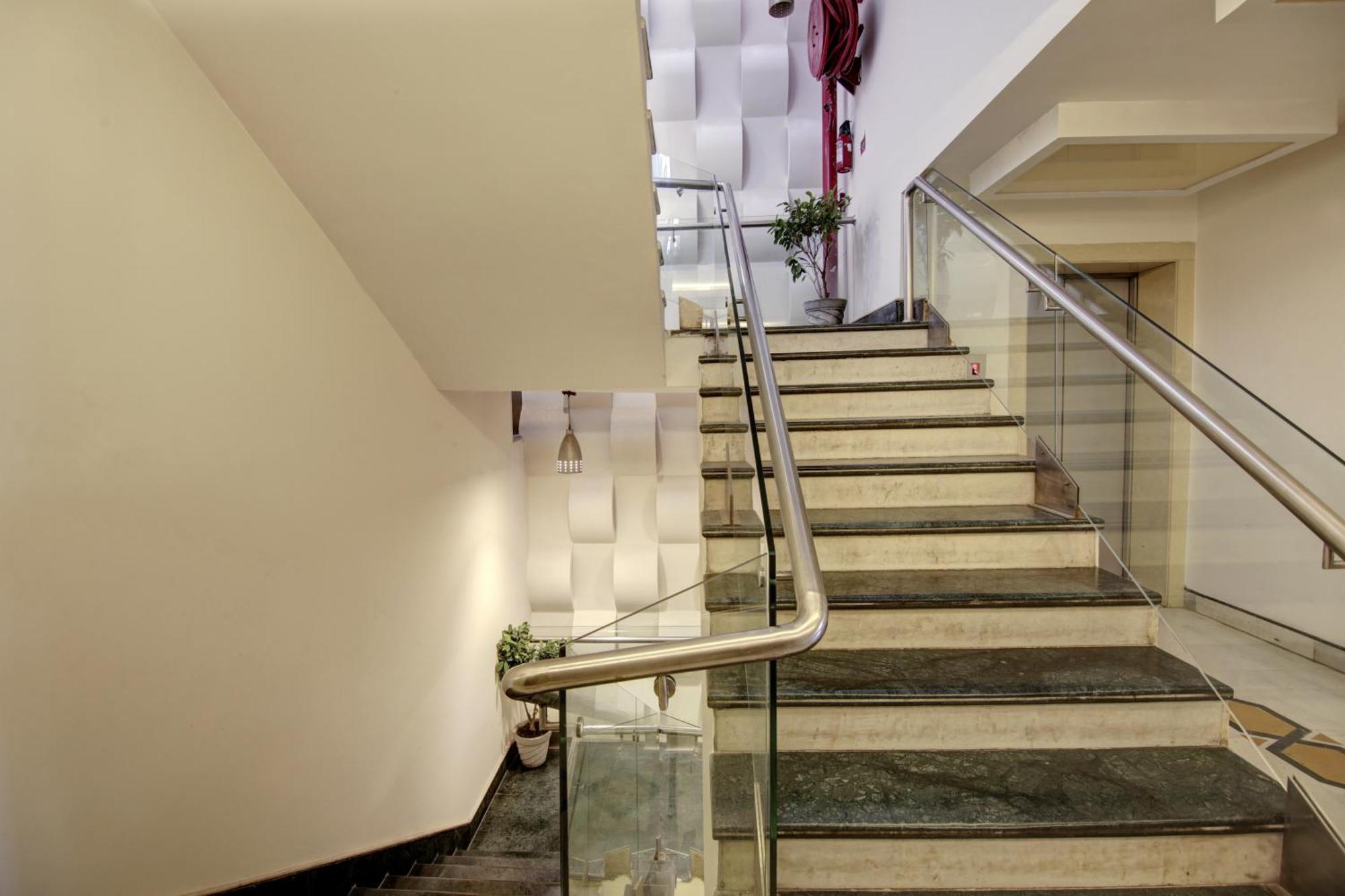 Hotel Good Times Near Ganga Ram Hospital And Karol Bagh Metro Delhi  Exterior photo