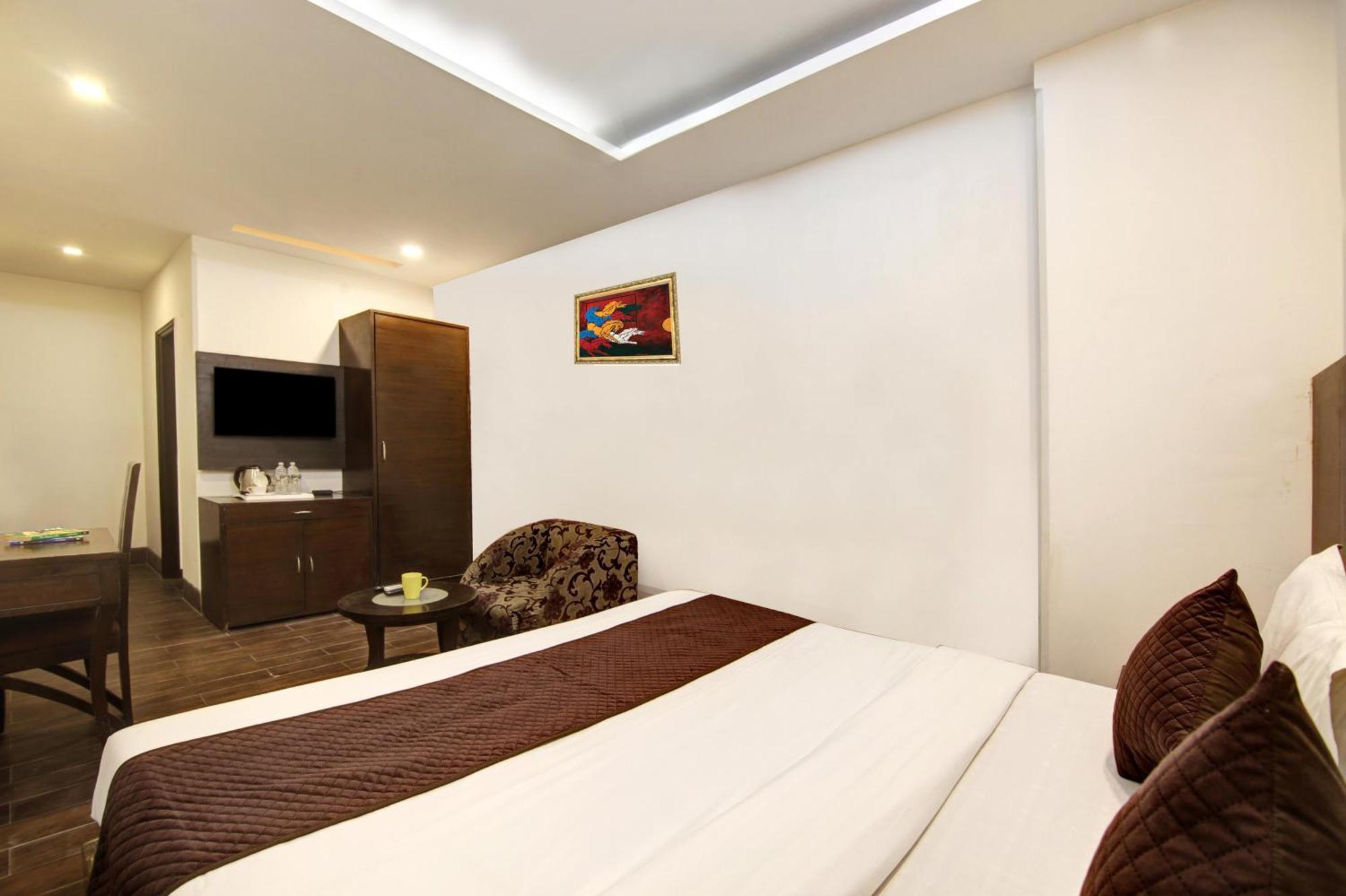 Hotel Good Times Near Ganga Ram Hospital And Karol Bagh Metro Delhi  Exterior photo