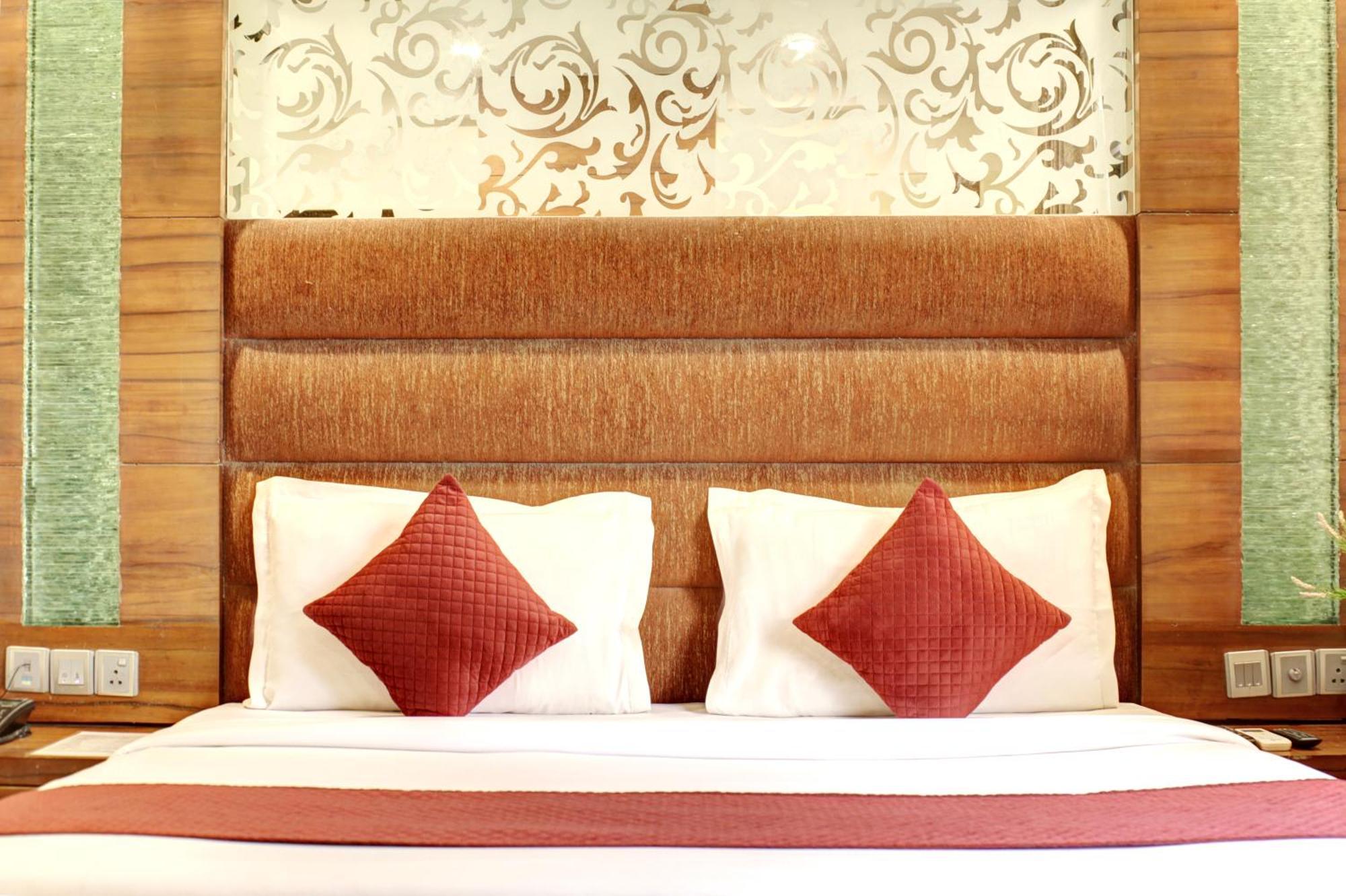 Hotel Good Times Near Ganga Ram Hospital And Karol Bagh Metro Delhi  Exterior photo