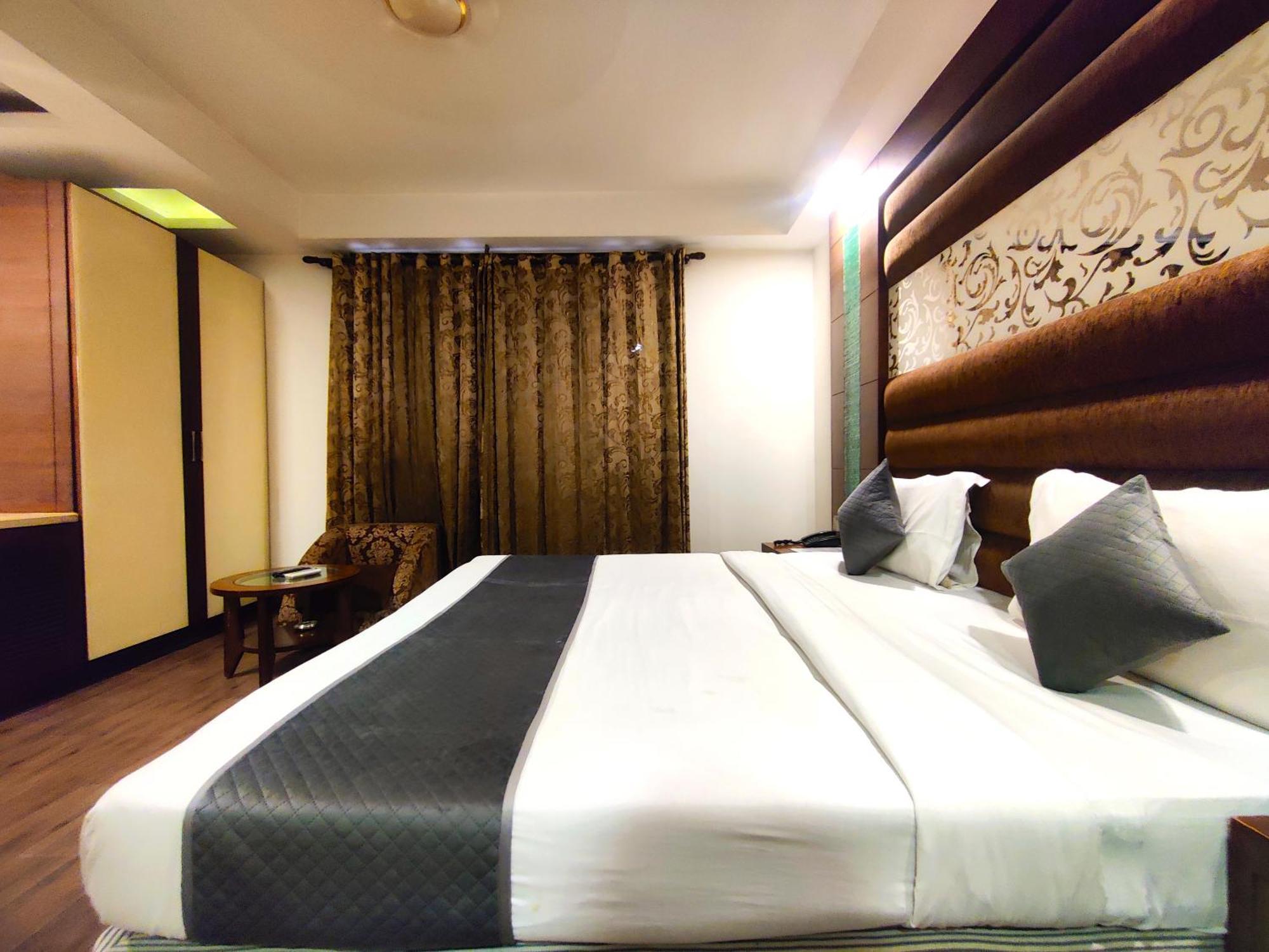 Hotel Good Times Near Ganga Ram Hospital And Karol Bagh Metro Delhi  Exterior photo